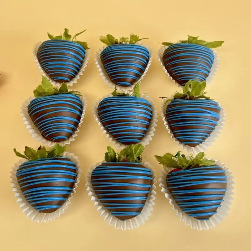 Chocolate Covered Strawberries Classic Box of 9 - Image 3